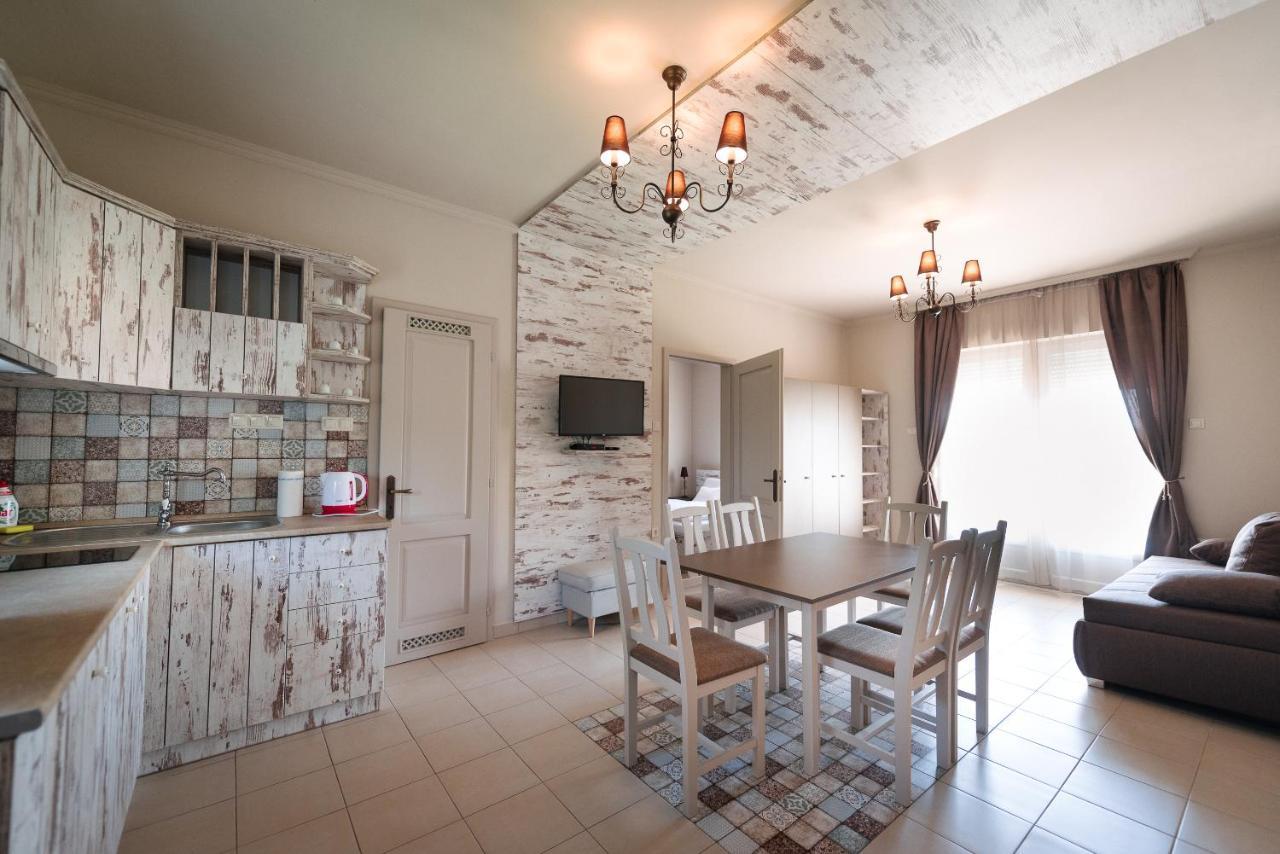 Aranyszarvas Panzio, Etterem Es Grillterasz Apartment ภายนอก รูปภาพ