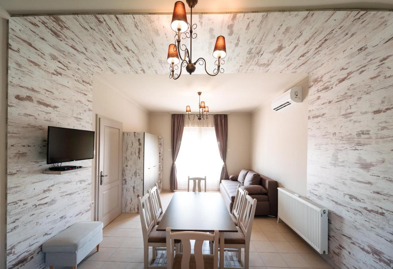 Aranyszarvas Panzio, Etterem Es Grillterasz Apartment ภายนอก รูปภาพ