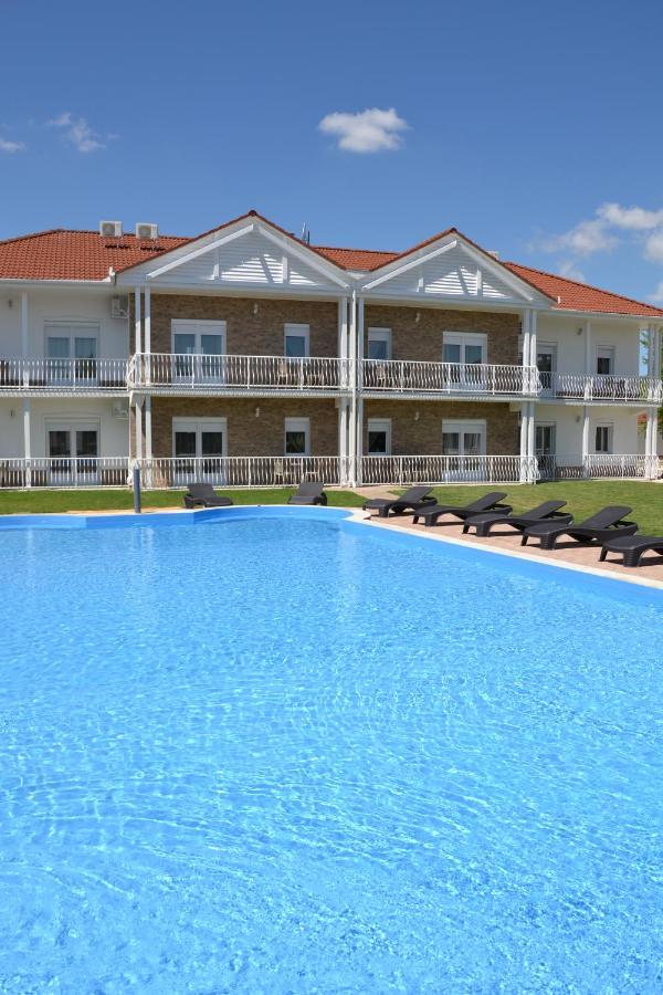 Aranyszarvas Panzio, Etterem Es Grillterasz Apartment ภายนอก รูปภาพ