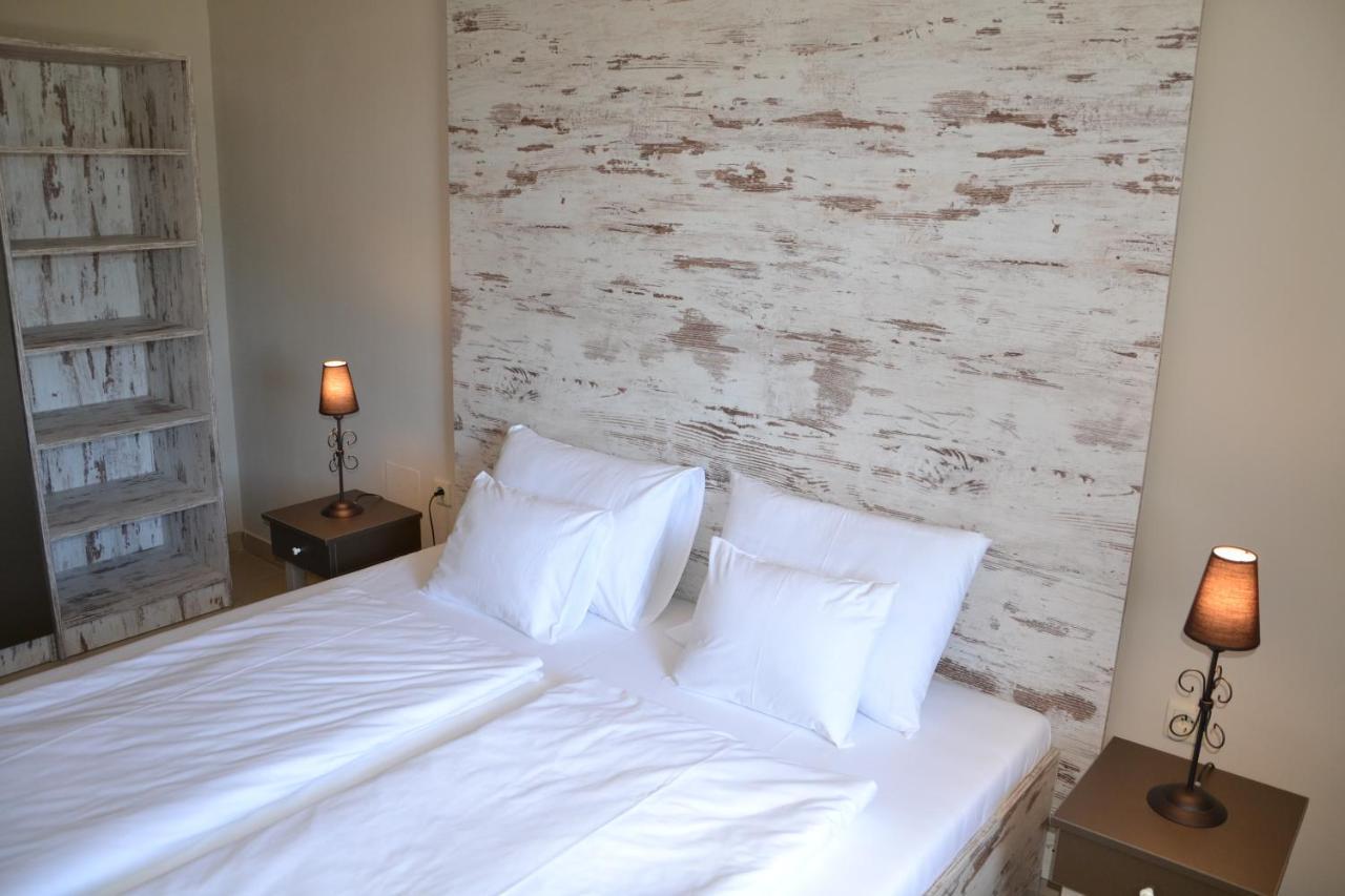 Aranyszarvas Panzio, Etterem Es Grillterasz Apartment ภายนอก รูปภาพ