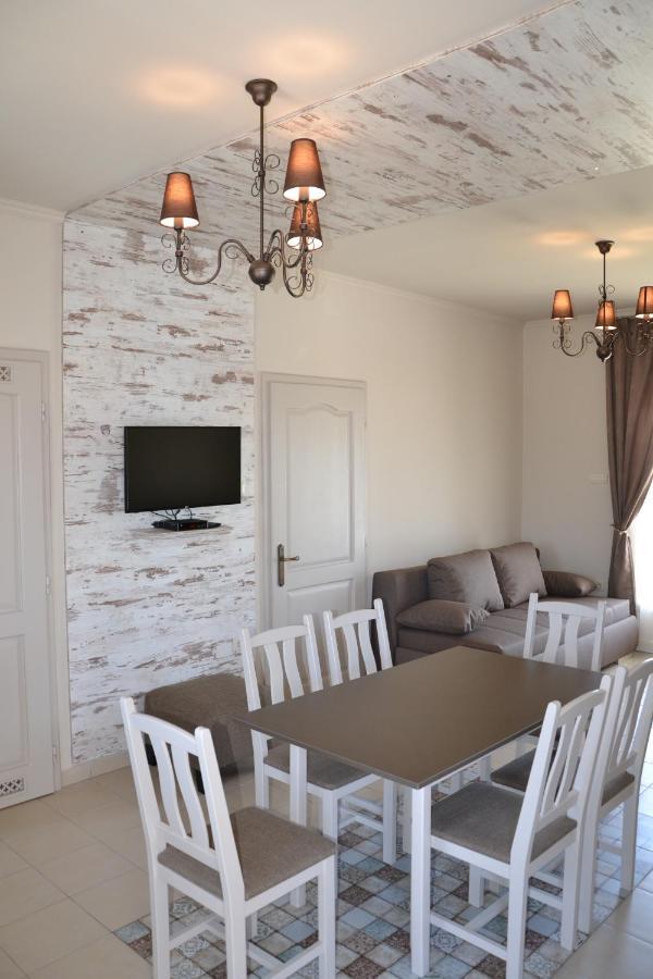 Aranyszarvas Panzio, Etterem Es Grillterasz Apartment ภายนอก รูปภาพ