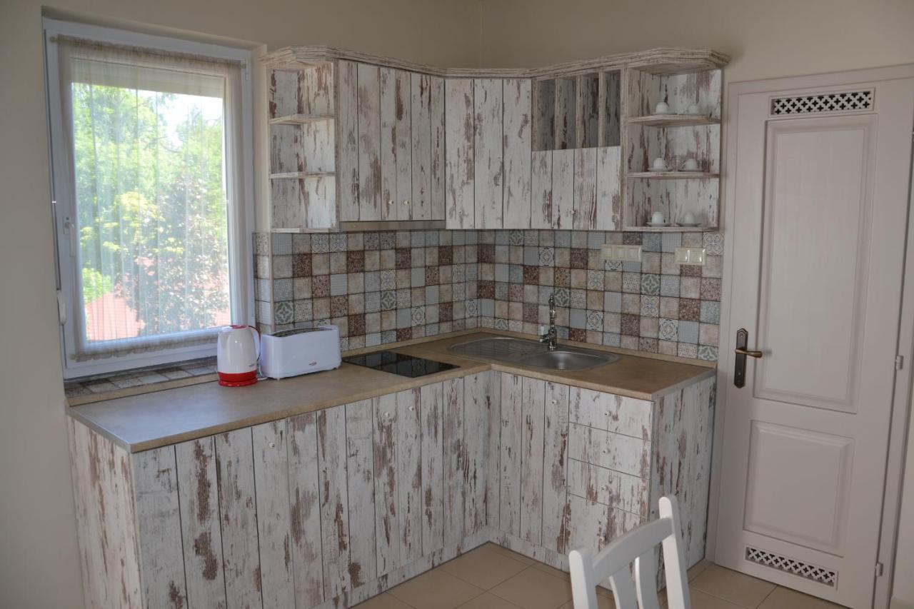 Aranyszarvas Panzio, Etterem Es Grillterasz Apartment ภายนอก รูปภาพ