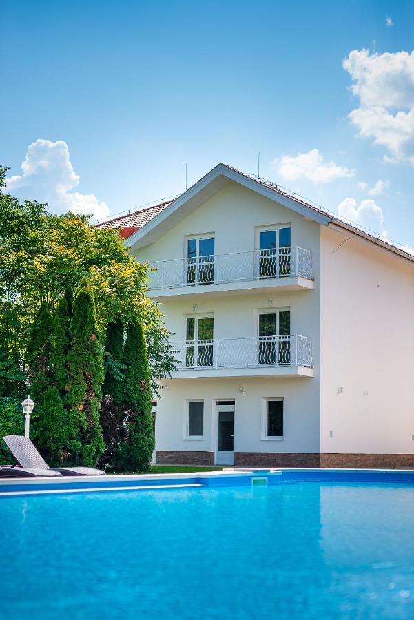 Aranyszarvas Panzio, Etterem Es Grillterasz Apartment ภายนอก รูปภาพ