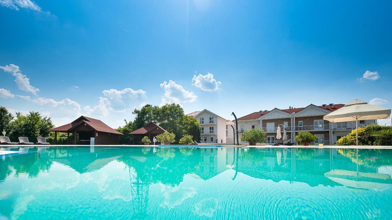 Aranyszarvas Panzio, Etterem Es Grillterasz Apartment ภายนอก รูปภาพ