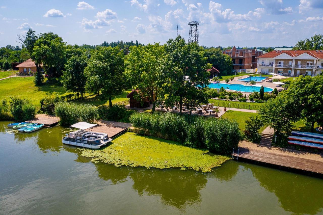 Aranyszarvas Panzio, Etterem Es Grillterasz Apartment ภายนอก รูปภาพ