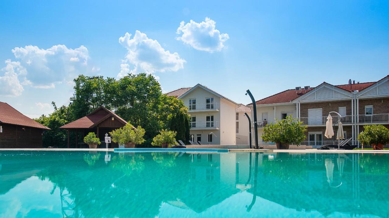 Aranyszarvas Panzio, Etterem Es Grillterasz Apartment ภายนอก รูปภาพ