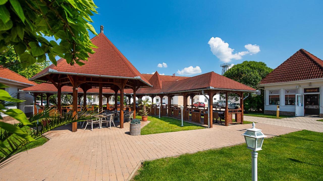Aranyszarvas Panzio, Etterem Es Grillterasz Apartment ภายนอก รูปภาพ