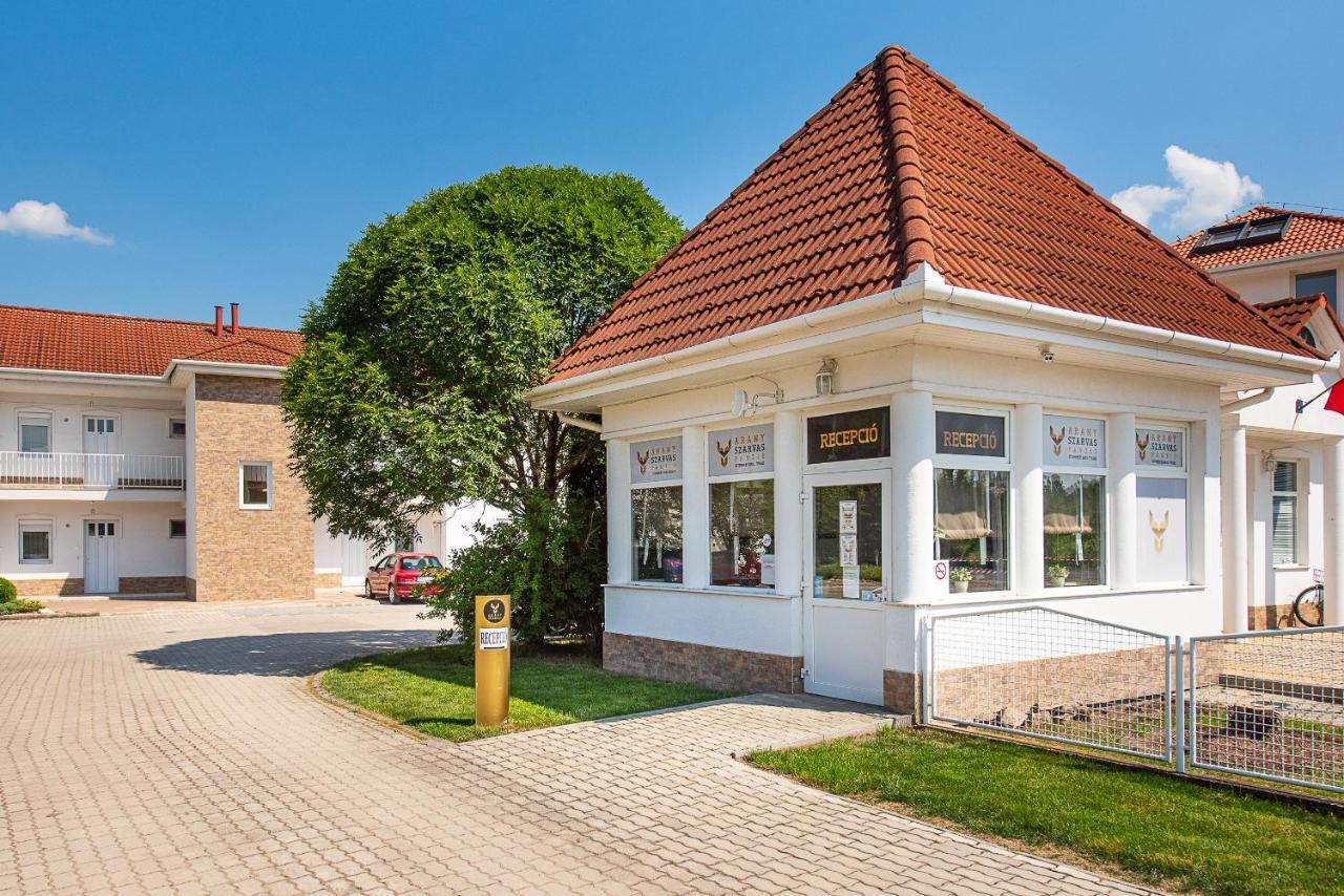 Aranyszarvas Panzio, Etterem Es Grillterasz Apartment ภายนอก รูปภาพ