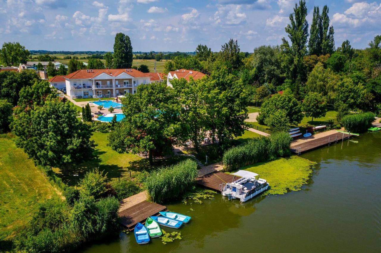 Aranyszarvas Panzio, Etterem Es Grillterasz Apartment ภายนอก รูปภาพ