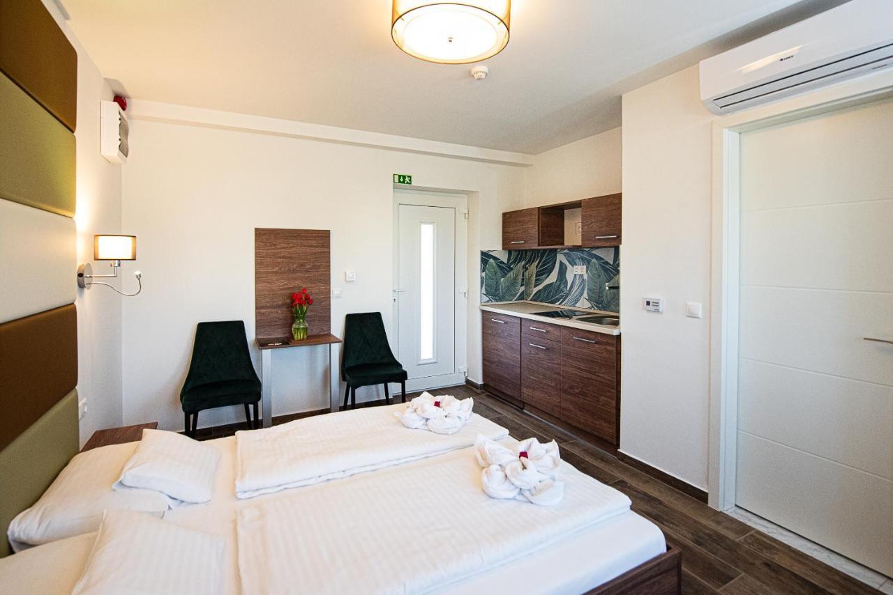 Aranyszarvas Panzio, Etterem Es Grillterasz Apartment ภายนอก รูปภาพ