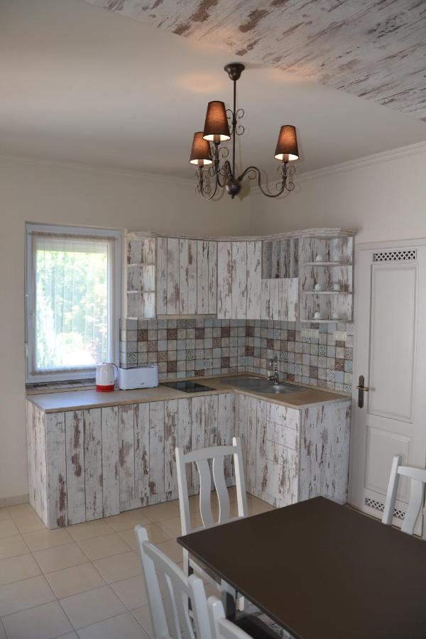 Aranyszarvas Panzio, Etterem Es Grillterasz Apartment ภายนอก รูปภาพ