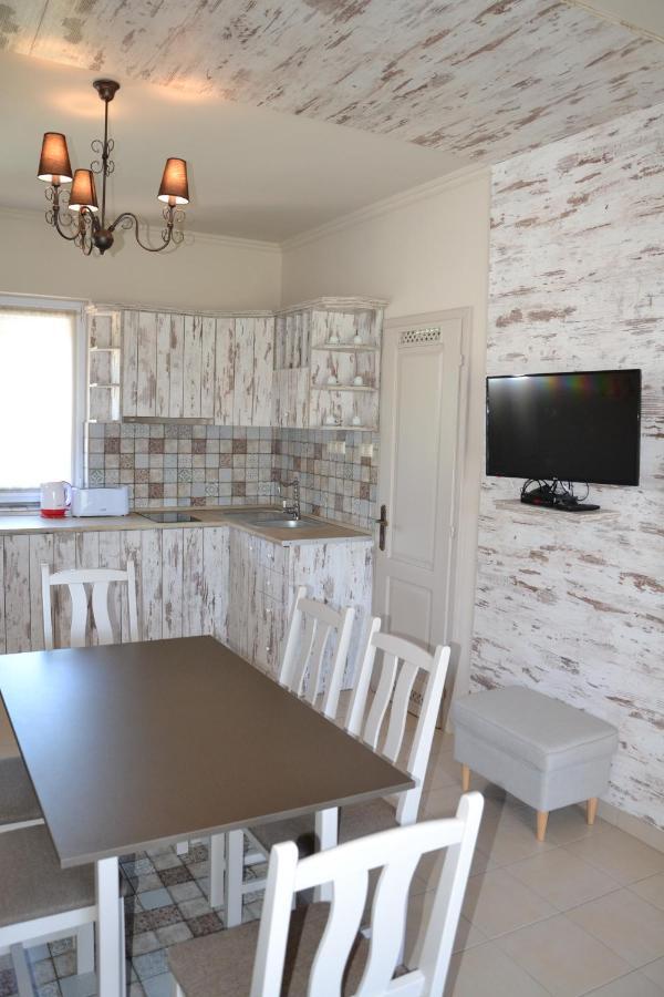 Aranyszarvas Panzio, Etterem Es Grillterasz Apartment ภายนอก รูปภาพ