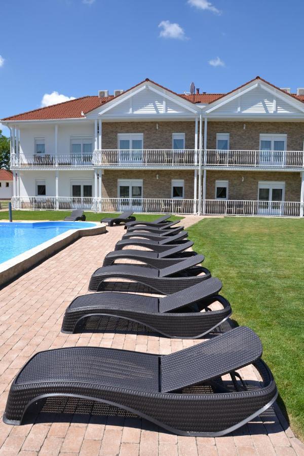 Aranyszarvas Panzio, Etterem Es Grillterasz Apartment ภายนอก รูปภาพ