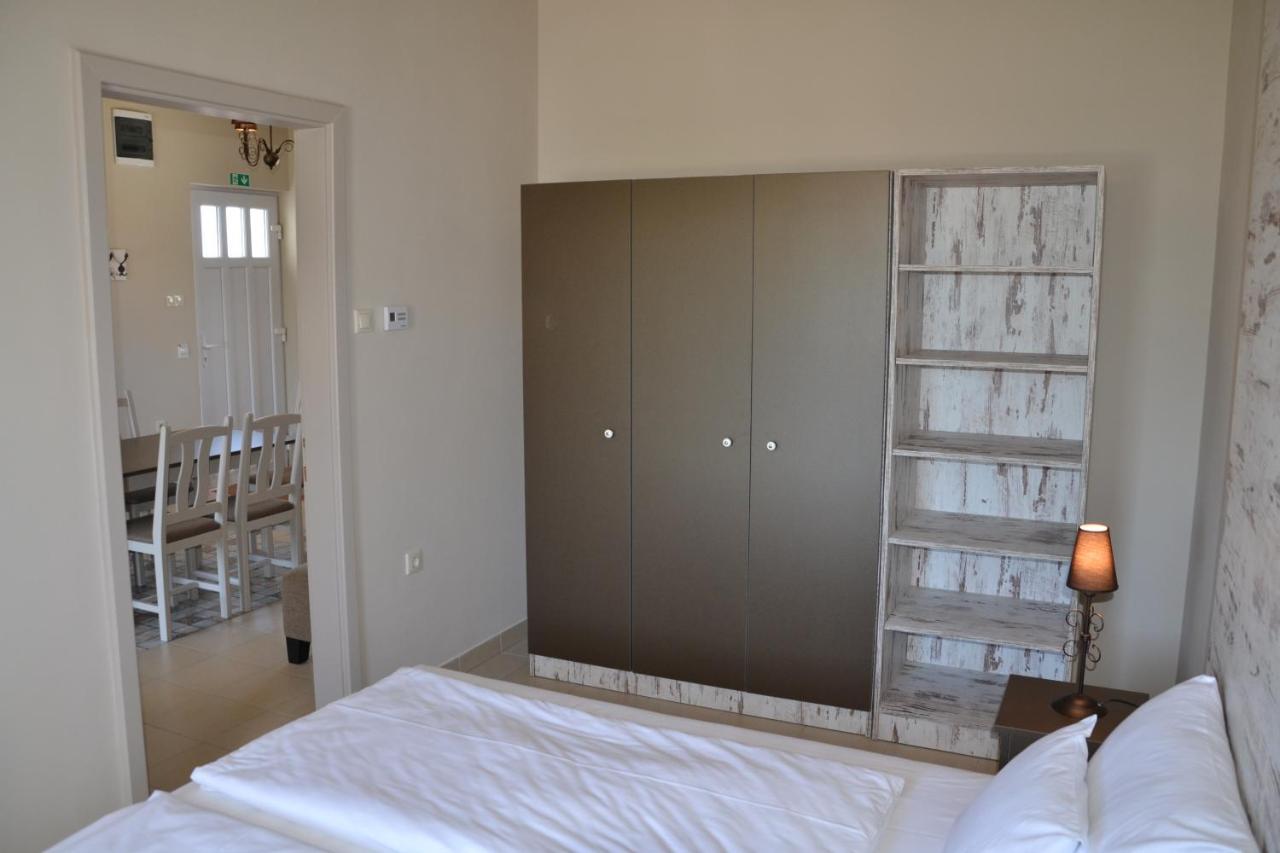 Aranyszarvas Panzio, Etterem Es Grillterasz Apartment ภายนอก รูปภาพ