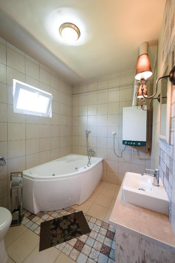 Aranyszarvas Panzio, Etterem Es Grillterasz Apartment ภายนอก รูปภาพ