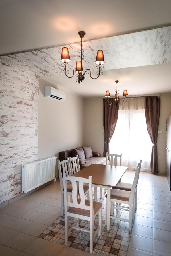 Aranyszarvas Panzio, Etterem Es Grillterasz Apartment ภายนอก รูปภาพ